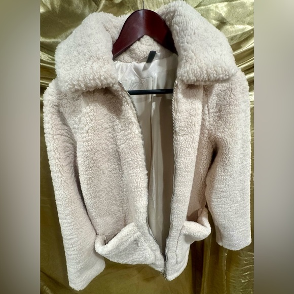 H&M Fluffy Coats/Jacket - Picture 4 of 6